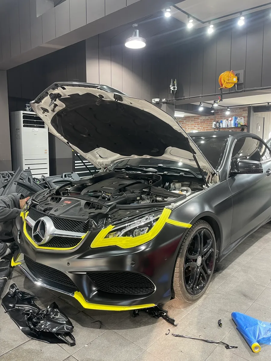 Mercedes-Benz Eクラス カブリオレのカーラッピング事例|費用目安・仕上がり 施工写真 1-3