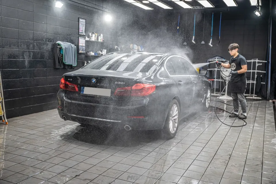 BMW 530iのガラスコーティング事例 施工写真 4-1