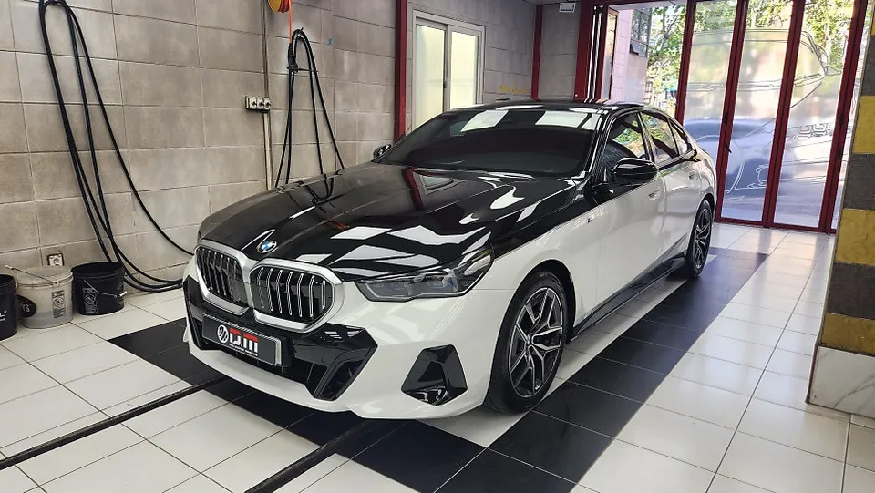 BMW 5 Series G60 PPF施工事例｜デュオトーンフィルム 施工写真 2-1