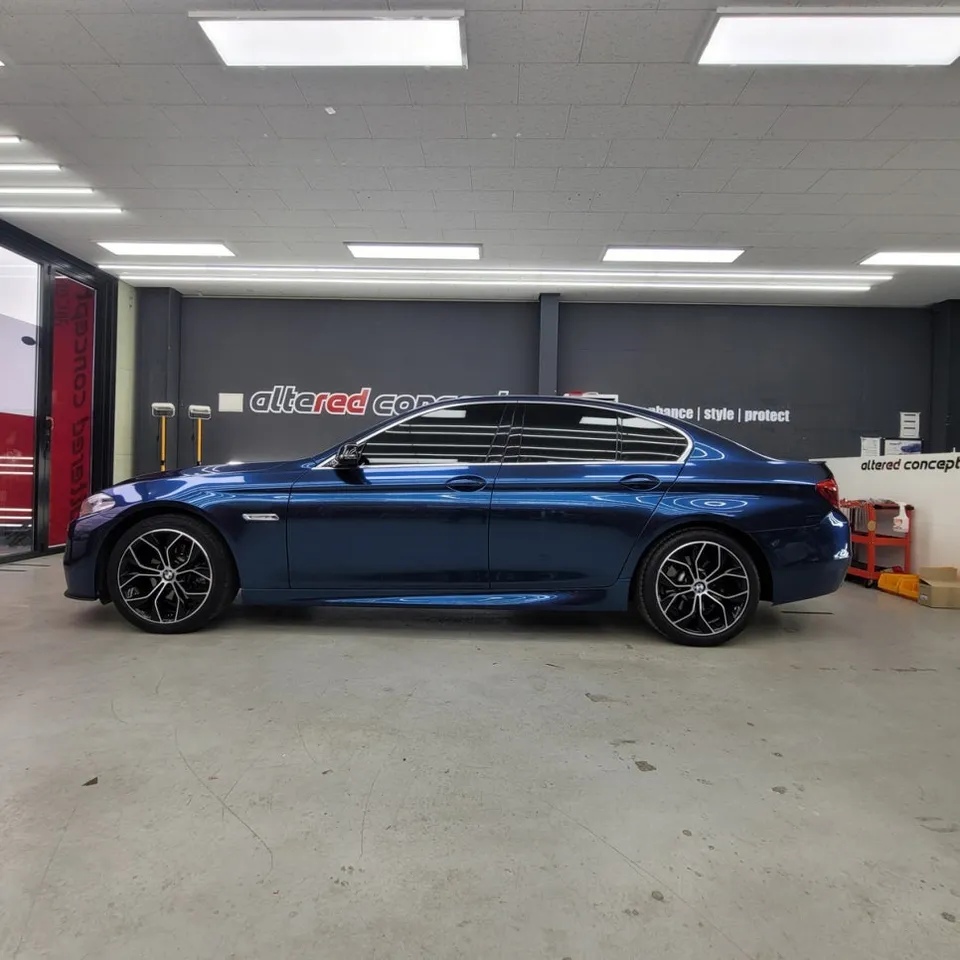 BMW 5 Series F10のカーラッピング事例|費用目安・仕上がり 施工写真 2-1