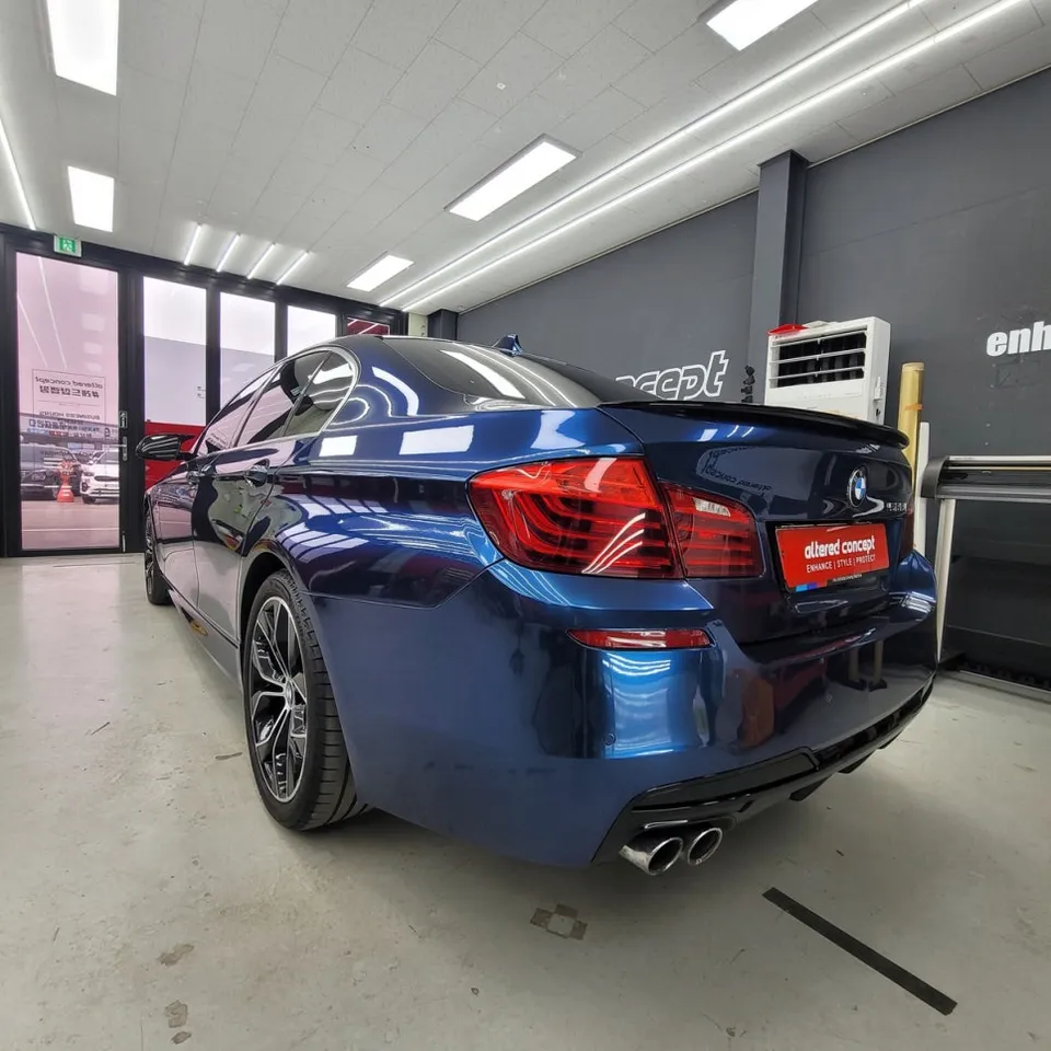BMW 5 Series F10のカーラッピング事例|費用目安・仕上がり 施工写真 3-1