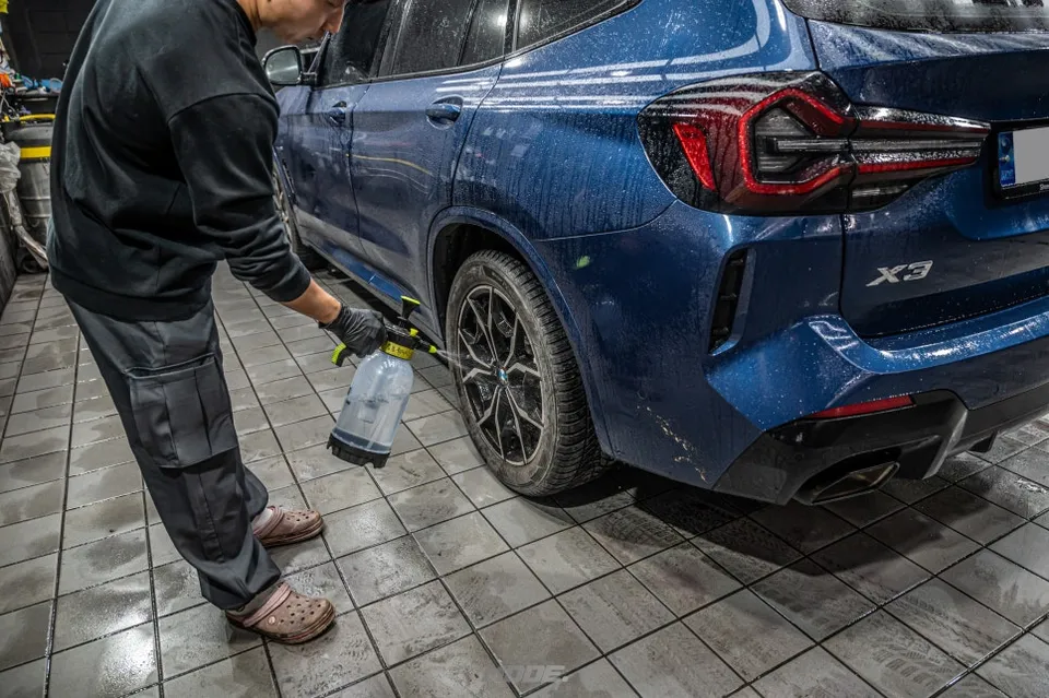 BMW X3のガラスコーティング事例|費用目安・仕上がり 施工写真 1-2