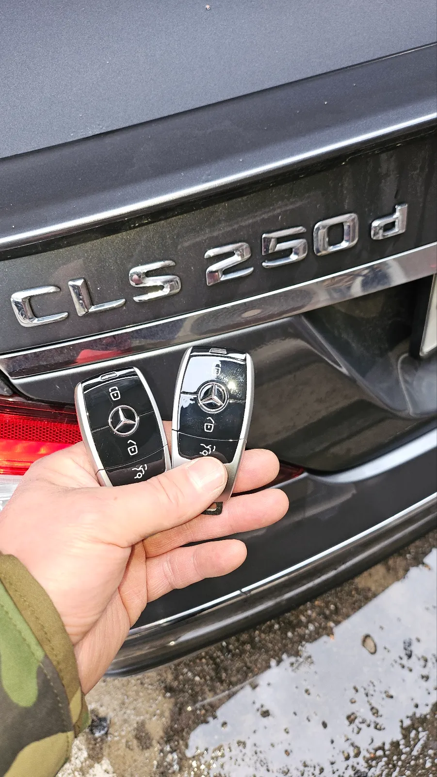 Mercedes-Benz CLS oem options - Mercedes-Benz CLS OEM Options Review: Smart Key Upgrade Cost photo 3