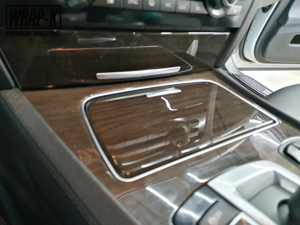 BMW 7 Seriesのカーラッピング事例|費用目安・仕上がり 施工写真 2-1