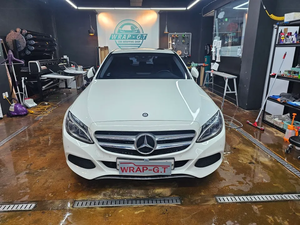 Mercedes-Benz E200のPPF施工事例|費用目安・仕上がり 施工写真 2-1