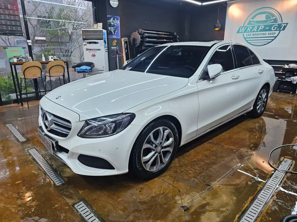 Mercedes-Benz E200のPPF施工事例|費用目安・仕上がり 施工写真 1-2