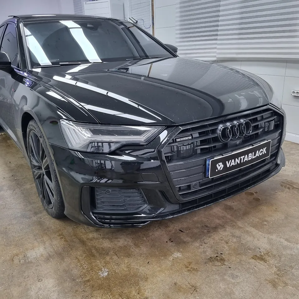 Audi A6のカーラッピング事例|クローム除去でオールブラック化 施工写真 3-2