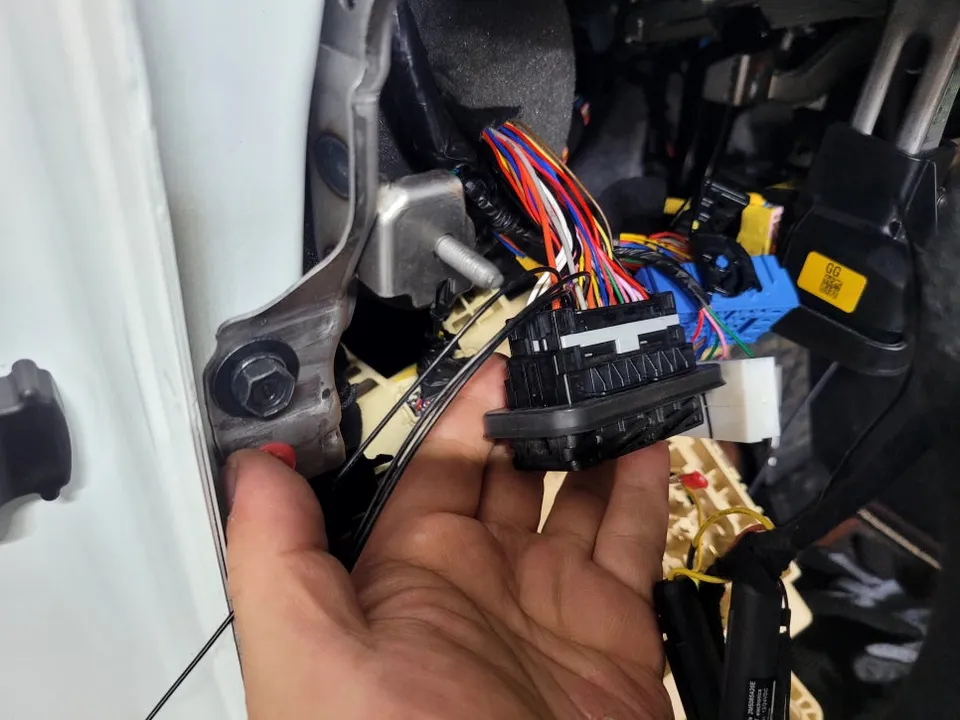 Kia K8 GL3 ambient lighting - Kia K8 GL3 Ambient Lighting Upgrade: Seamless Integration photo 5