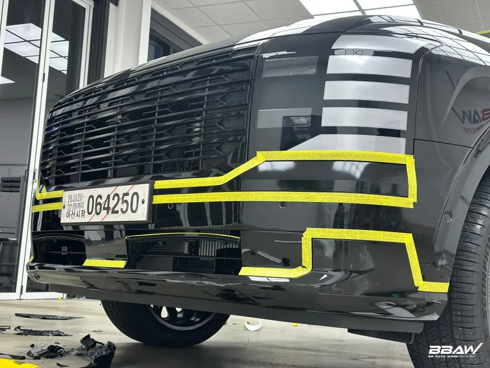 Hyundai Palisadeのカーラッピング事例｜クロームパーツのブラックアウト 施工写真 2-3