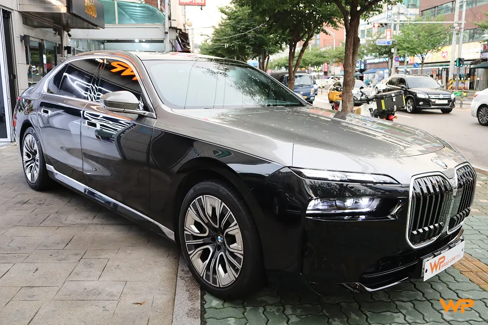 BMW 7 Seriesのカーラッピング事例｜費用目安・仕上がり 施工写真 2-2