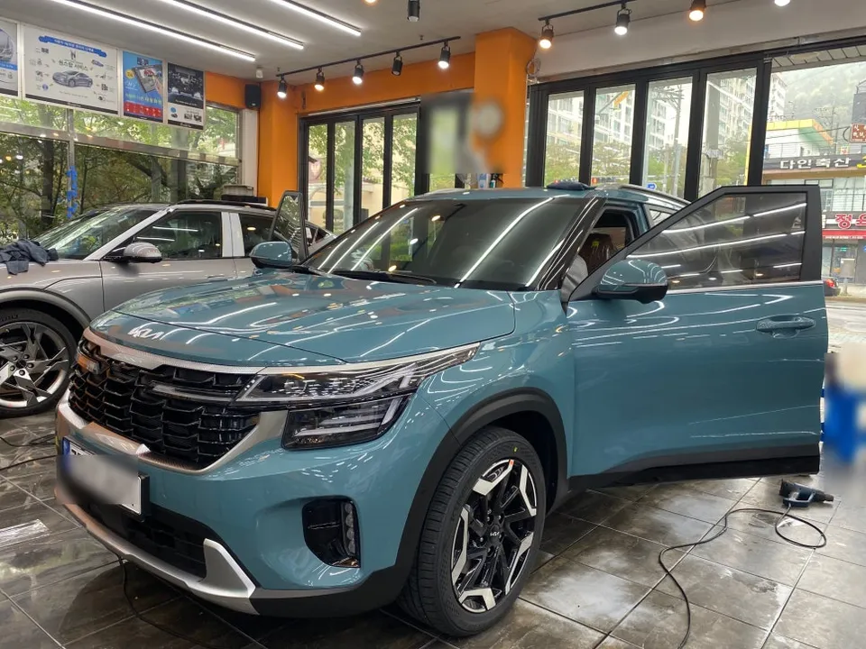 Kia Seltosのカーフィルム施工事例|費用目安・仕上がり 施工写真 2-3