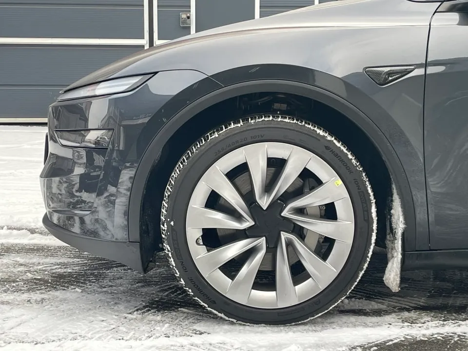 Tesla Model Y Juniper wheel repair - Tesla Model Y Juniper Wheel Repair & Painting Review photo 5