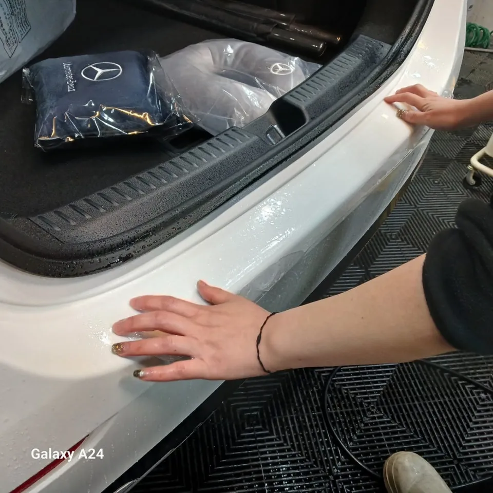 Mercedes-Benz Eクラス PPF施工事例｜費用目安・仕上がり 施工写真 1-2