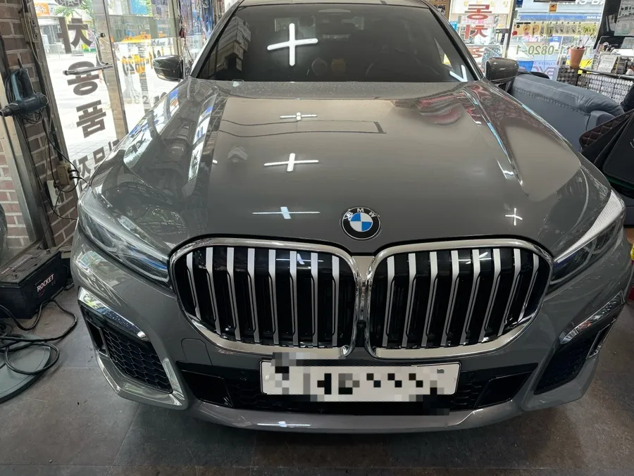 BMW 7 Series Custom Steering Wheel Review — Enhanced Luxury