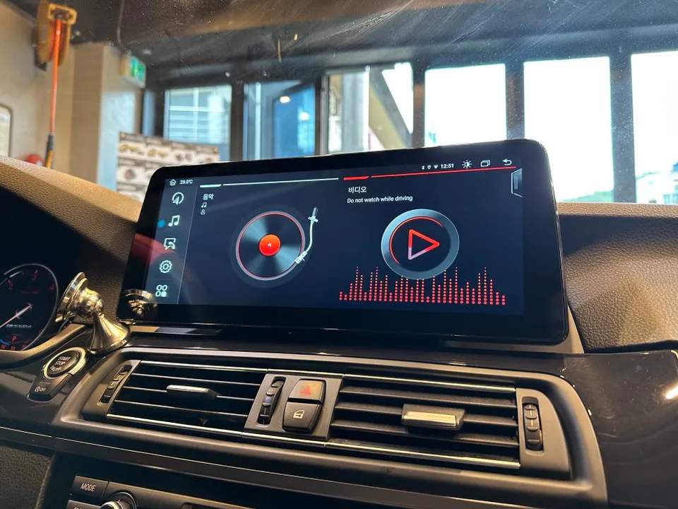 BMW 520d F10のAndroid Auto・CarPlay取付事例 施工写真 1-2
