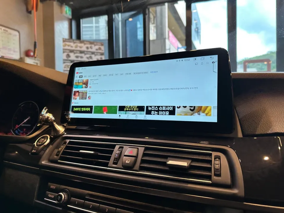 BMW 520d F10のAndroid Auto・CarPlay取付事例 施工写真 3-2