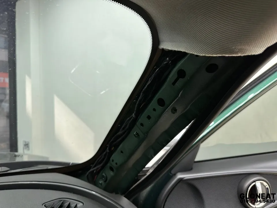 MINI Clubmanのドライブレコーダー取付事例 施工写真 3-2