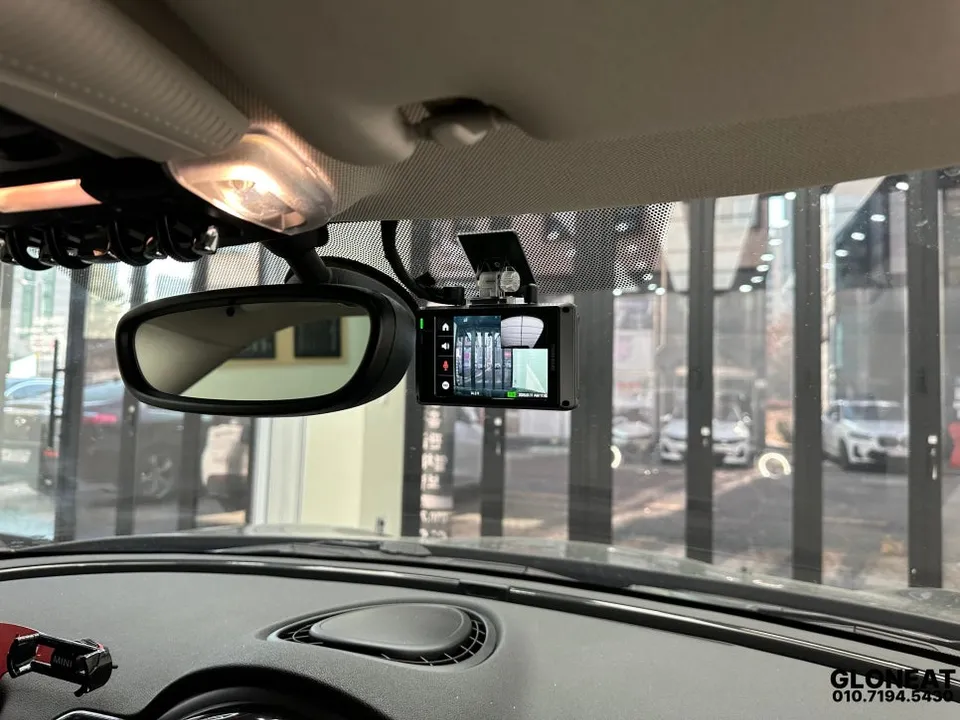 MINI Clubmanのドライブレコーダー取付事例 施工写真 1-3