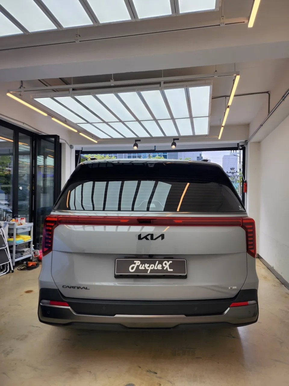 Kia Carnival KA4のPPF施工事例|傷から守るプロテクションフィルム 施工写真 3-1