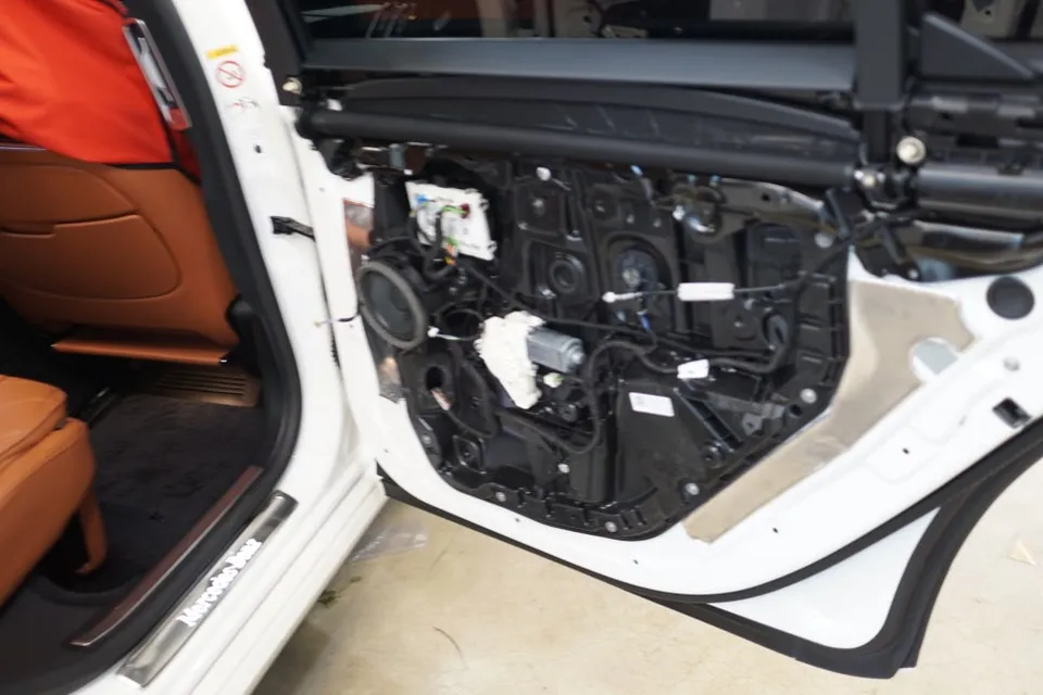 Mercedes-Benz S-Class W223のカーオーディオ施工事例 施工写真 4-2