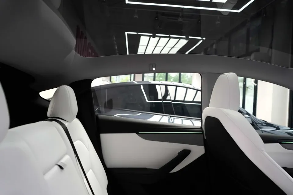 Tesla Model Yのカーフィルム施工事例|費用目安・仕上がり 施工写真 2-2
