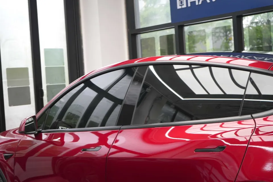 Tesla Model Yのカーフィルム施工事例|費用目安・仕上がり 施工写真 3-2
