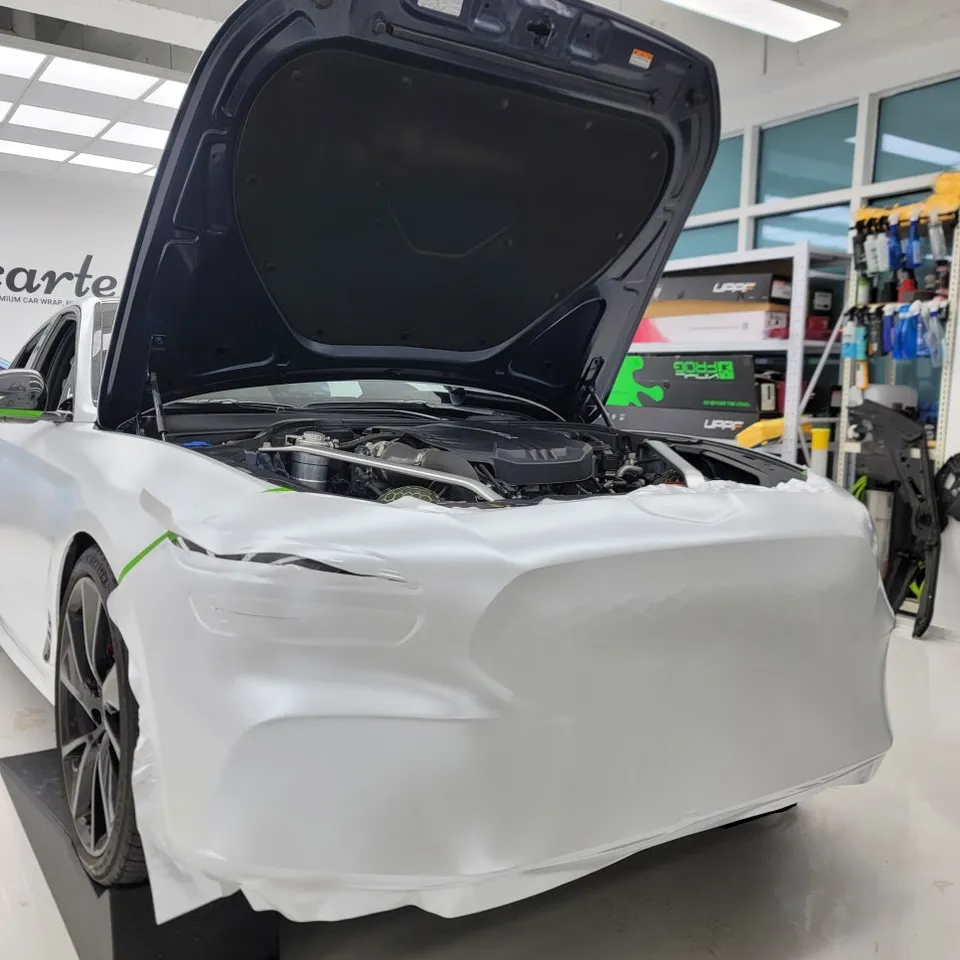 Genesis G70のカーラッピング事例|サテンメタルホワイト 施工写真 2-2