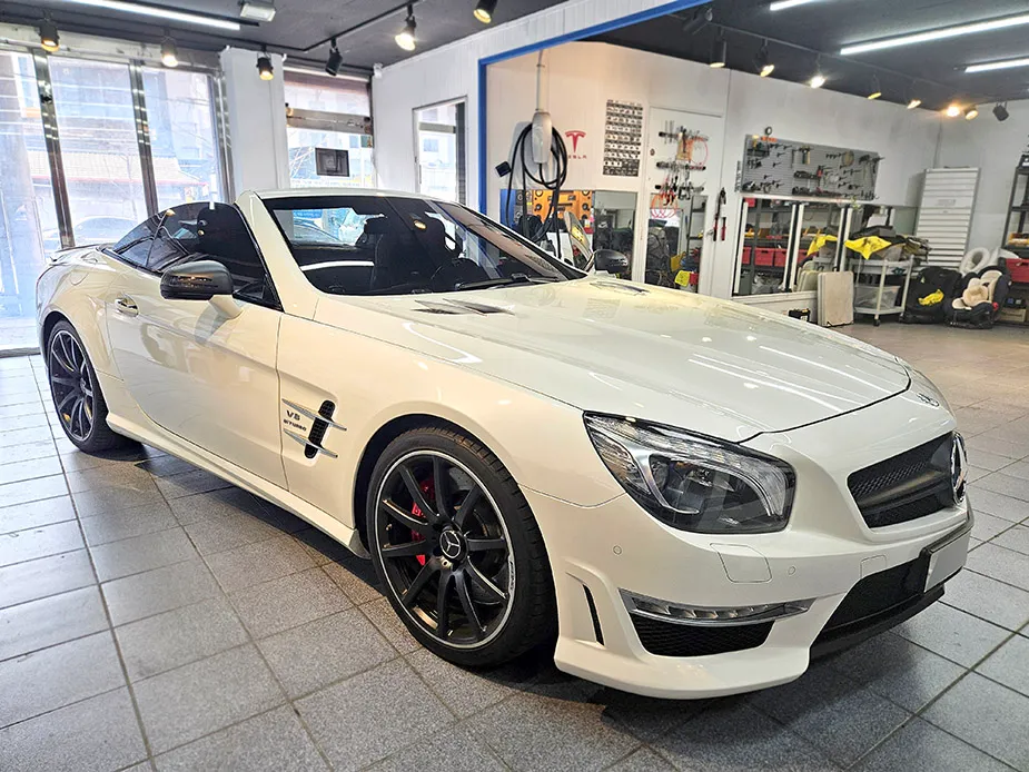 Mercedes-Benz SL63 AMG interior customization installation result