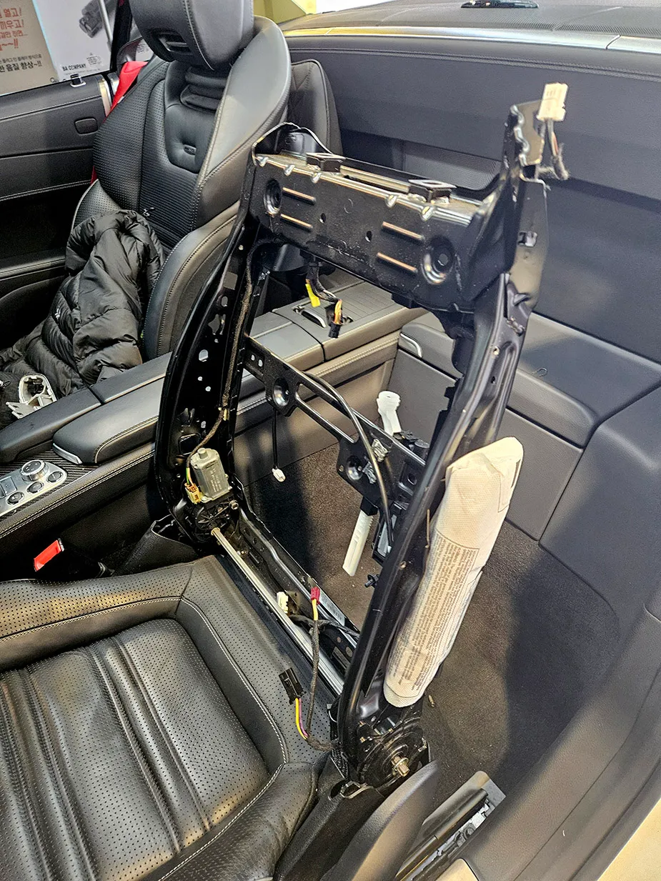 Mercedes-Benz SL63 AMG interior customization - Mercedes-Benz SL63 AMG Interior Customization Review photo 5