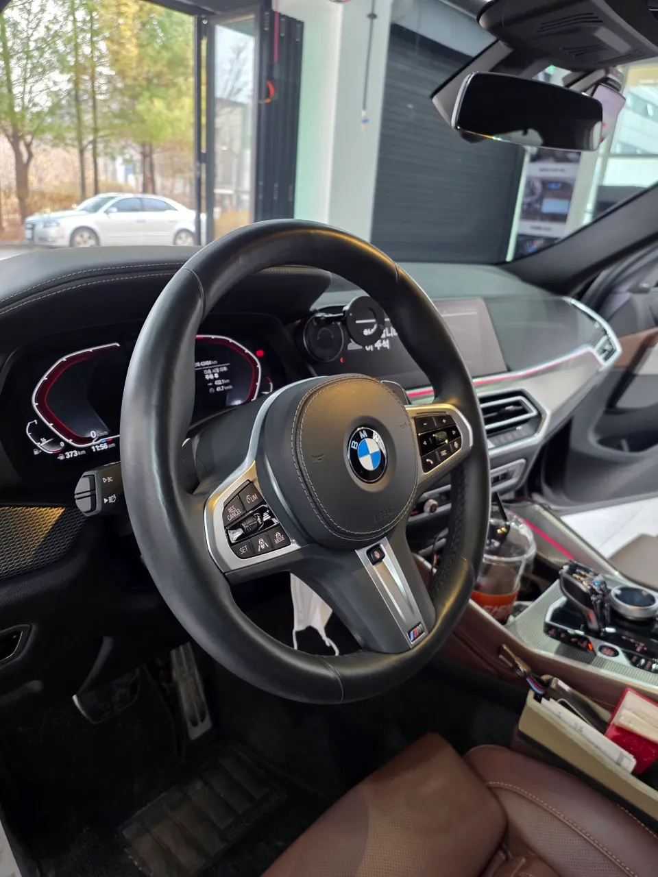 BMW X6 G06 steering wheel - BMW X6 G06 M Carbon D-Cut Steering Wheel Upgrade photo 3