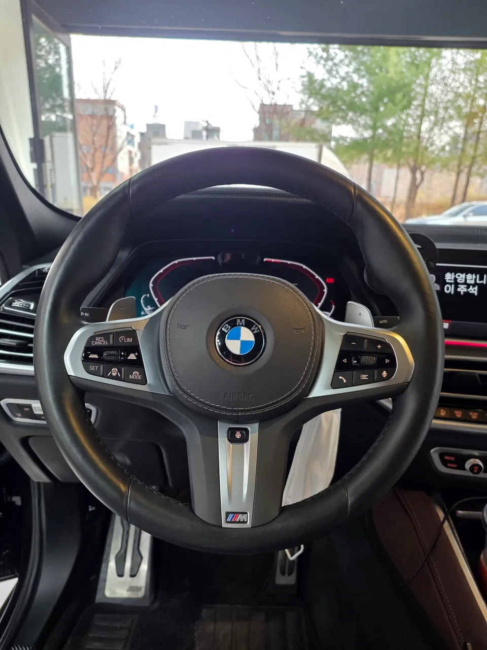 BMW X6 G06 steering wheel - BMW X6 G06 M Carbon D-Cut Steering Wheel Upgrade photo 4