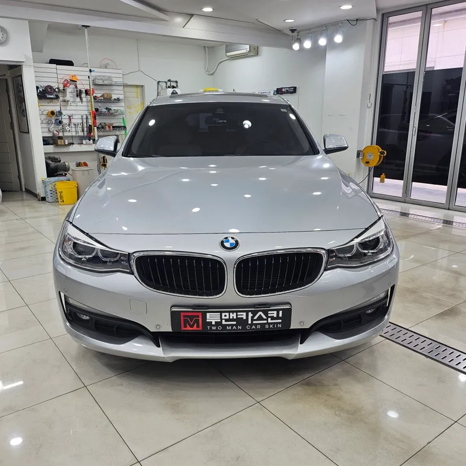 BMW 3 Series vinyl wrap - BMW 3 Series Vinyl Wrap Review: Black Color Change Cost & Results photo 3