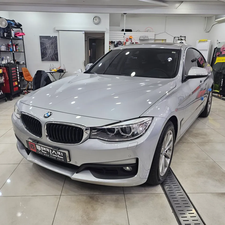 BMW 3 Seriesのカーラッピング事例 施工写真 4-1