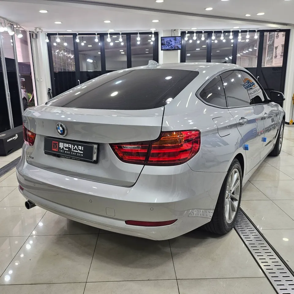 BMW 3 Seriesのカーラッピング事例 施工写真 2-2