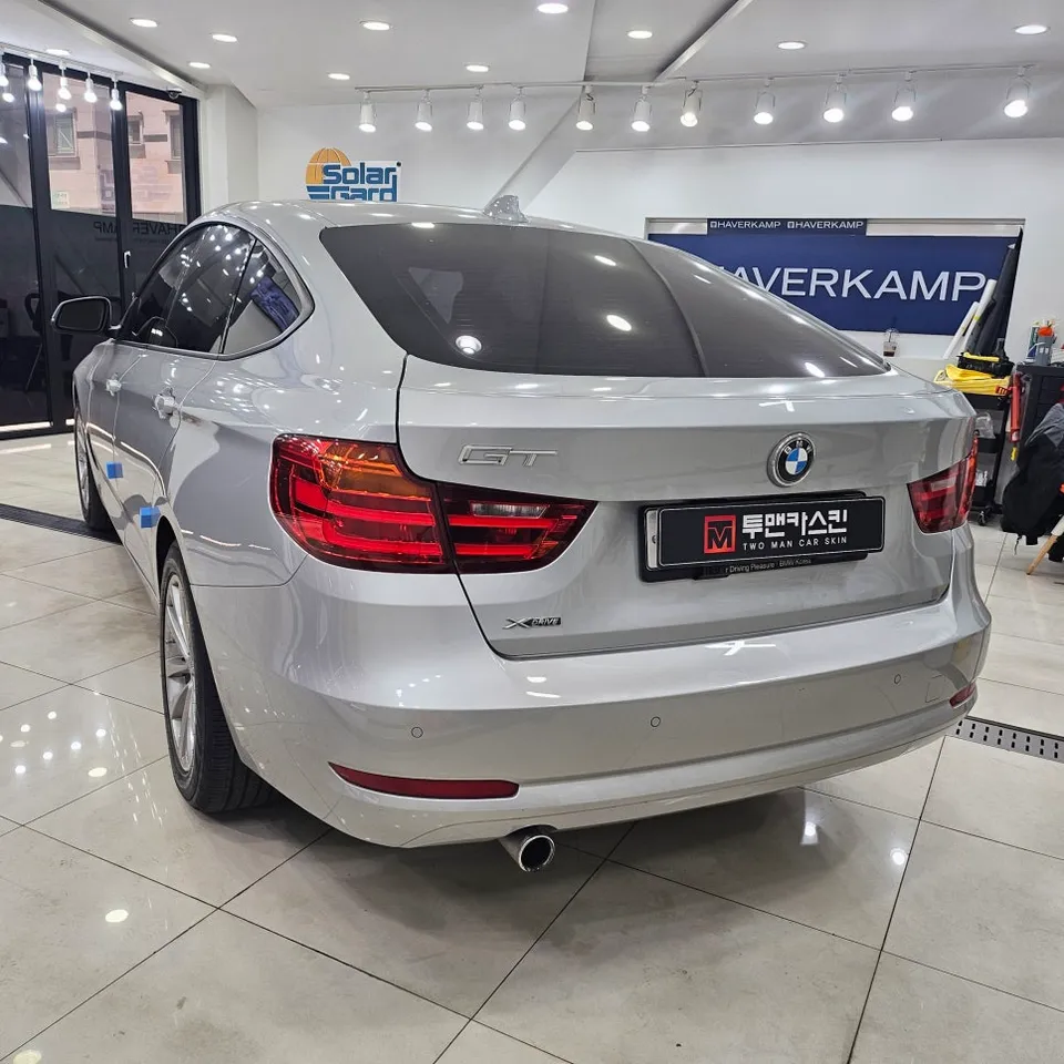 BMW 3 Seriesのカーラッピング事例 施工写真 3-2