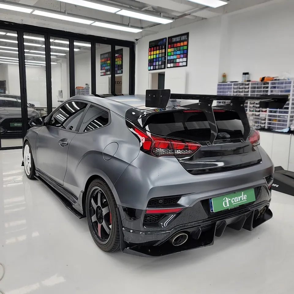 Hyundai Veloster Nのカーラッピング事例|費用目安・仕上がり 施工写真 1-2