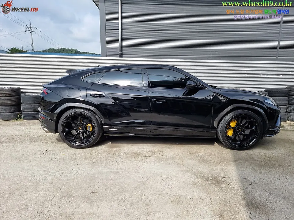 Lamborghini Urusのホイールリペア・塗装事例 写真
