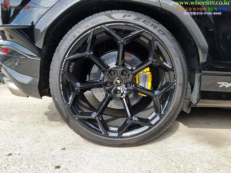 Lamborghini Urusのホイールリペア・塗装事例 施工写真 1-1