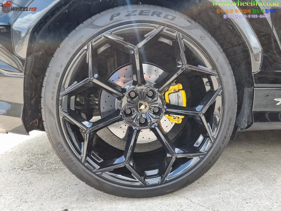 Lamborghini Urusのホイールリペア・塗装事例 施工写真 3-2