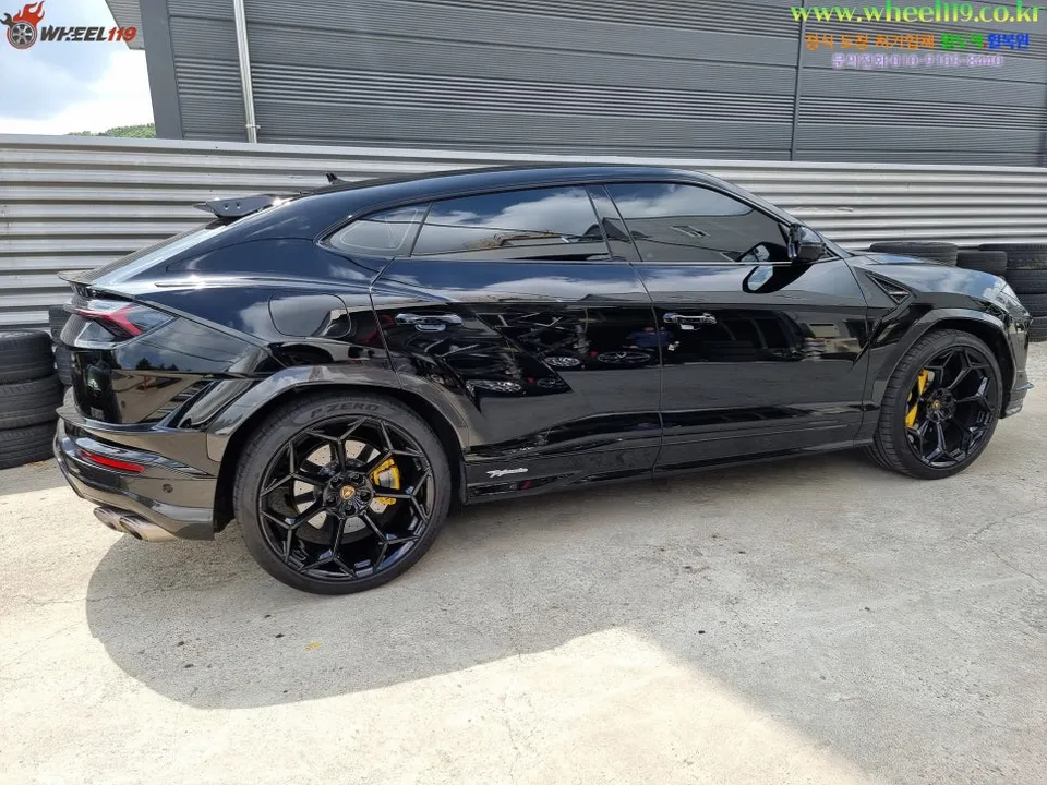 Lamborghini Urusのホイールリペア・塗装事例 施工写真 1-3