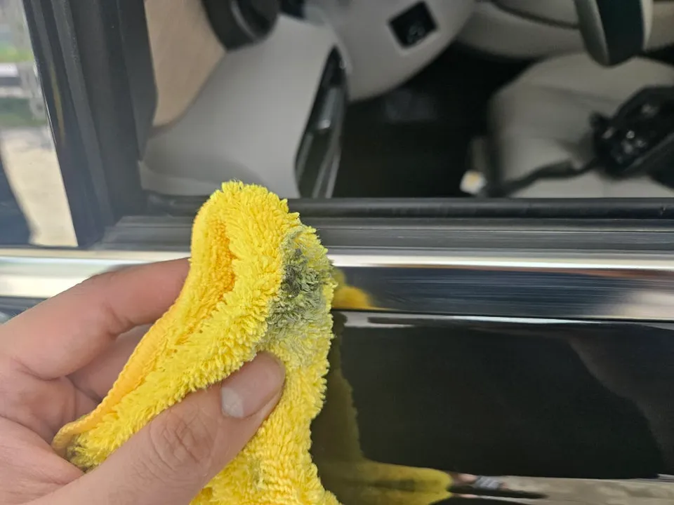 Hyundai Palisade vinyl wrap - Hyundai Palisade Chrome Delete Vinyl Wrap Review photo 5