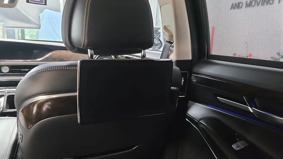 Genesis G90 oem options - Genesis G90 OEM Options Review: Rear Monitor Upgrade photo 3