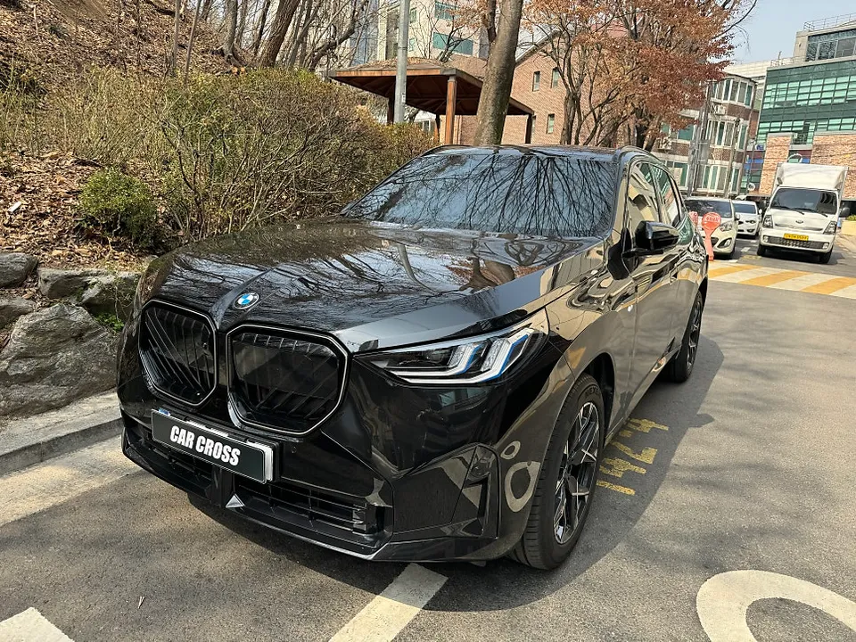 BMW X3 vinyl wrap - BMW X3 Vinyl Wrap Review: All-Black Grille Transformation photo 4