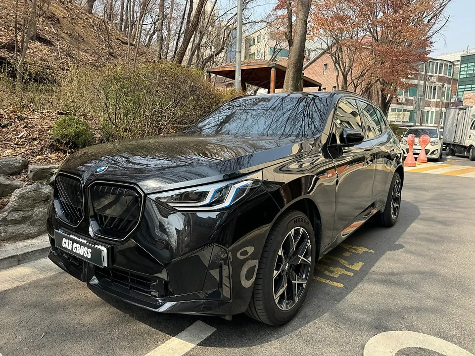 BMW X3のグリルラッピング事例|オールブラック化で印象激変 施工写真 2-2