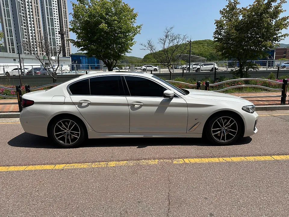 BMW 5 Series G30 カーラッピング事例｜費用目安・仕上がり 施工写真 2-1