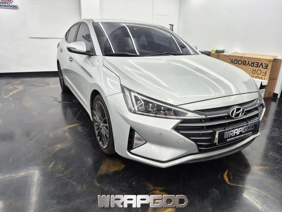 Hyundai Elantra ADのカーラッピング事例|費用目安・仕上がり 施工写真 2-1