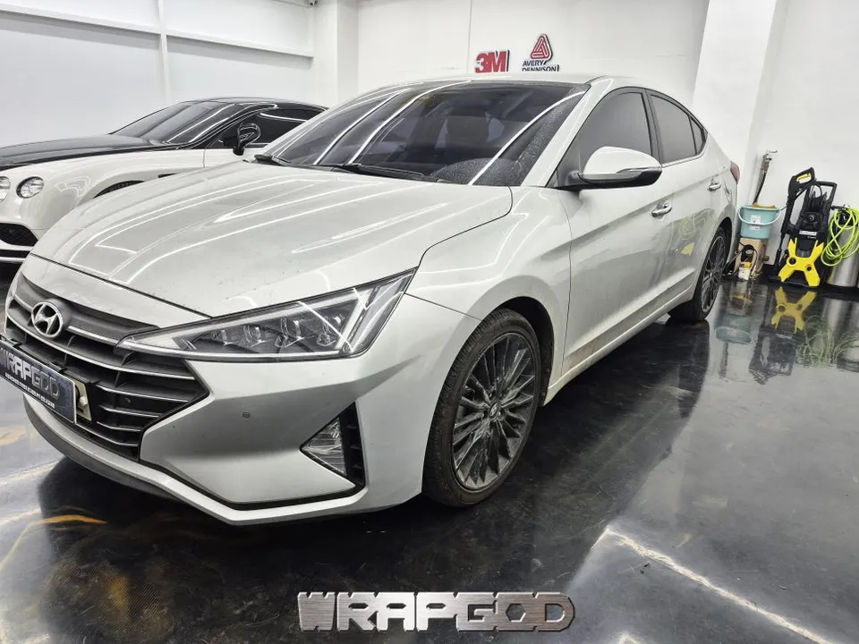 Hyundai Elantra ADのカーラッピング事例|費用目安・仕上がり 施工写真 3-1