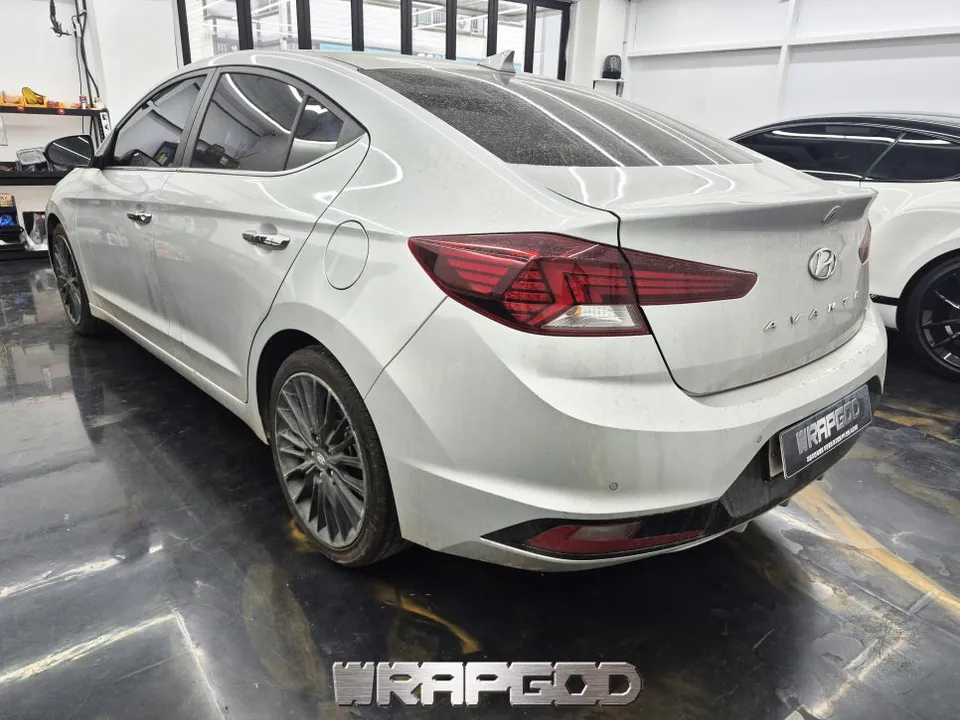 Hyundai Elantra ADのカーラッピング事例|費用目安・仕上がり 施工写真 1-2