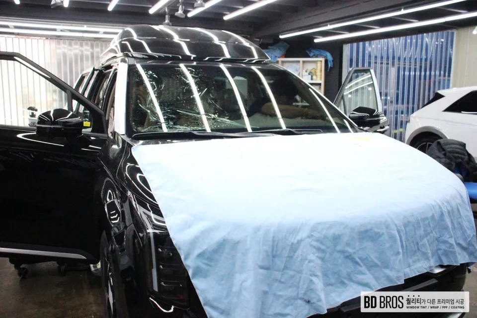 Kia Carnival Hi-Limousineのカーフィルム施工事例|費用目安・仕上がり 施工写真 2-3