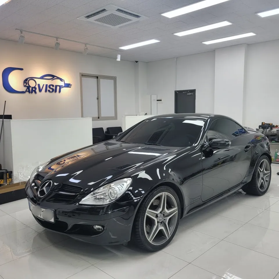 Mercedes-Benz SLKのカーラッピング事例|高光沢フィルムで高級感アップ 施工写真 1-1